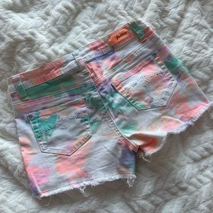 actually so cute jean shorts even tho they are kids they fit like a 00, 22’